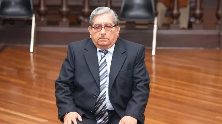 Poder Judicial dictó 18 meses de impedimento de salida del país para Julio Gutiérrez Pebe Poder Judicial dictó 18 meses de impedimento de salida del país para Julio Gutiérrez Pebe