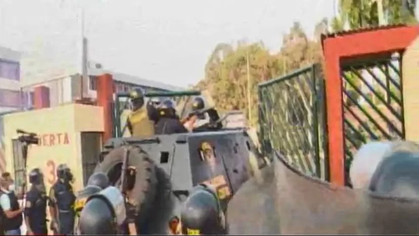 San Marcos: Policía ingresó con tanques y recuperó el control de universidad