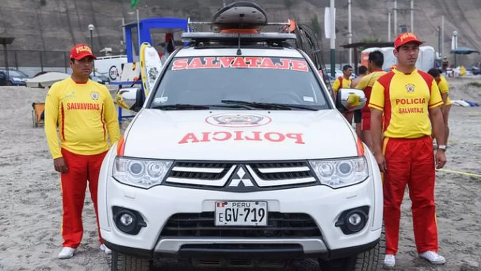 Policía de Salvataje realiza rescates en playas. Foto: Mininter