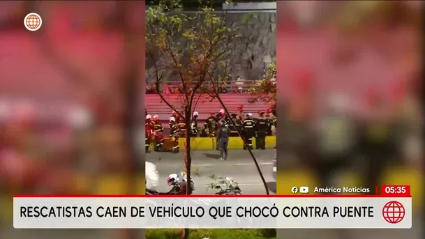 Policías rescatistas resultaron heridos tras choque en Lince. Foto: América Noticias Policías rescatistas resultaron heridos tras choque en Lince. Foto: América Noticias