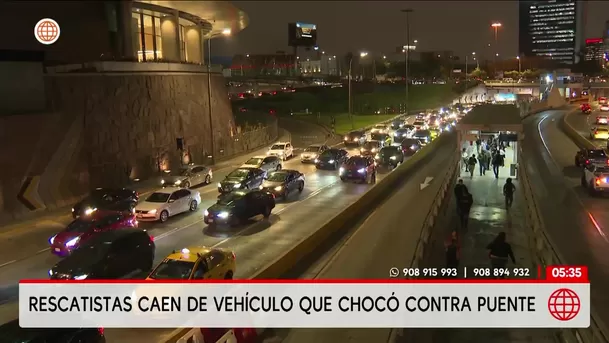 Policías rescatistas resultaron heridos tras choque en Lince. Foto: América Noticias Policías rescatistas resultaron heridos tras choque en Lince. Foto: América Noticias