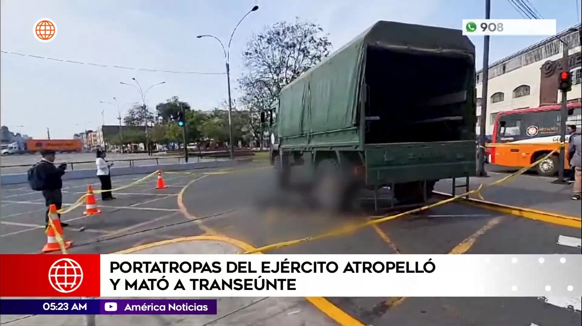 Portatropas del Ejército atropelló y mató a transeúnte en el Cercado de Lima. Foto: América Noticias Portatropas del Ejército atropelló y mató a transeúnte en el Cercado de Lima. Foto: América Noticias
