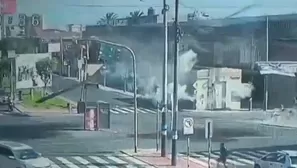 Se cayó poste en cruce de la avenida Faucett con la avenida Argentina. / Video: Canal N