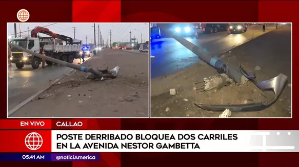 Poste derribado por auto en el Callao. Foto: América Noticias