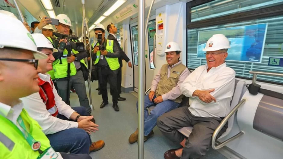 PPK en la estación Villa El Salvador del Metro de Lima. Foto: Andina