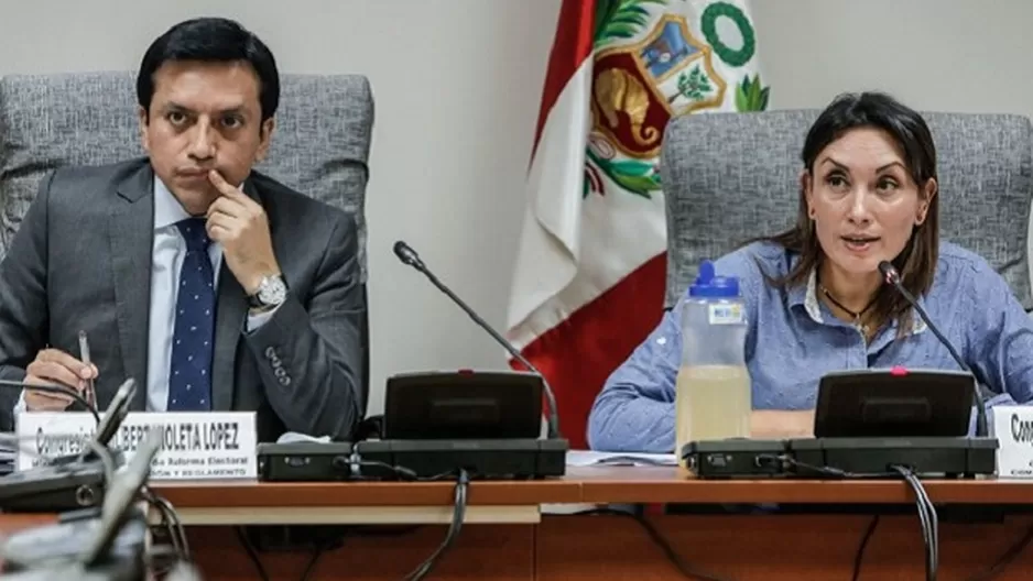 GIlbert Violeta y Patricia Donayre, congresistas de PPK. Foto: El Comercio