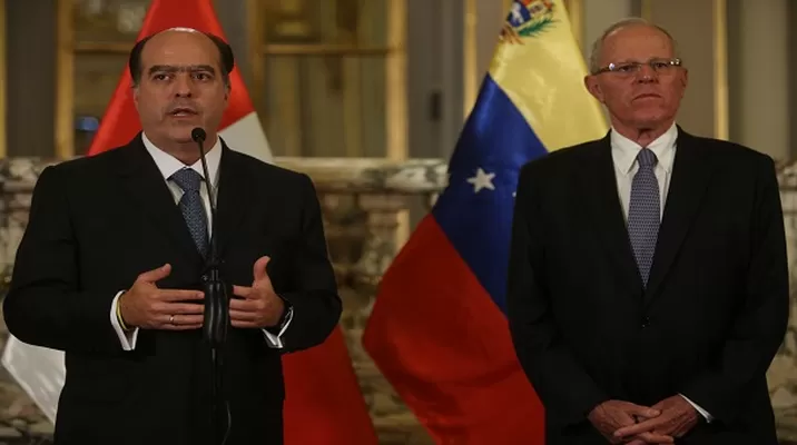 Pedro Pablo Kuczynski y Julio Borges. Foto: Presidencia Pedro Pablo Kuczynski y Julio Borges. Foto: Presidencia