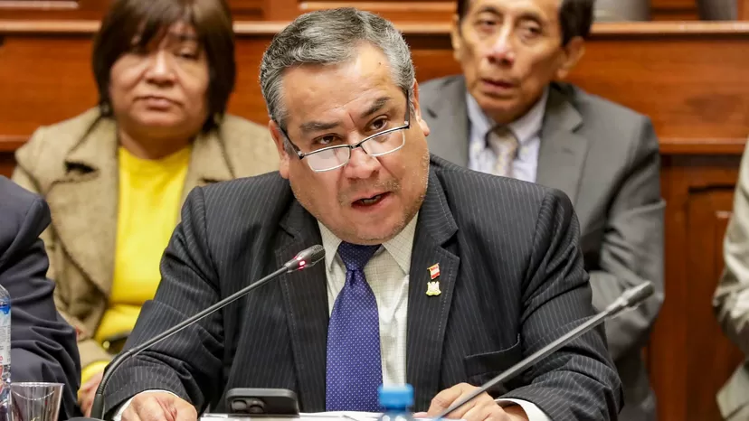 Premier Adrianzén aseguró que hay una persecución fiscal contra la Presidenta