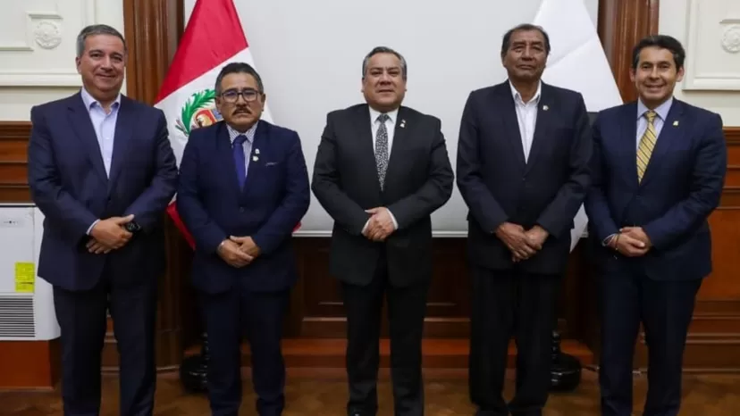 Premier Gustavo Adrianzén mantuvo reunión con bancada de Perú Bicentenario