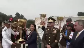 La presidenta Keiko Fujimori participó en la premiación del Concurso Ecuestre Copa Junín por el 202° aniversario de la Batalla de Junín y el Día del Arma de Caballería. Video: Canal N