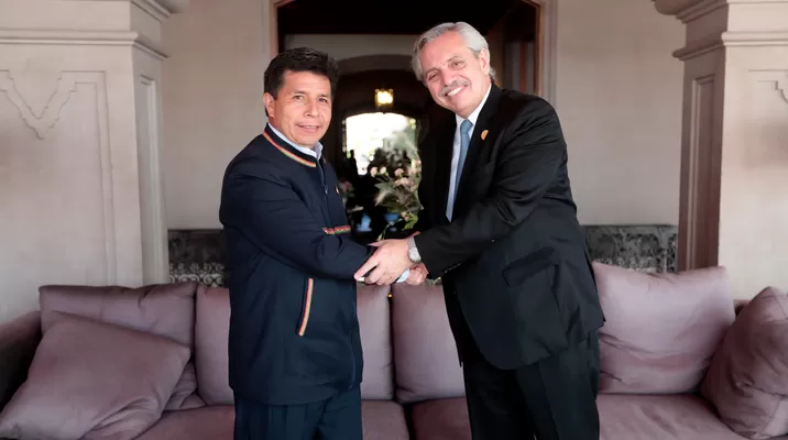 Pedro Castillo se reunió en Chile con su par de Argentina Pedro Castillo se reunió en Chile con su par de Argentina