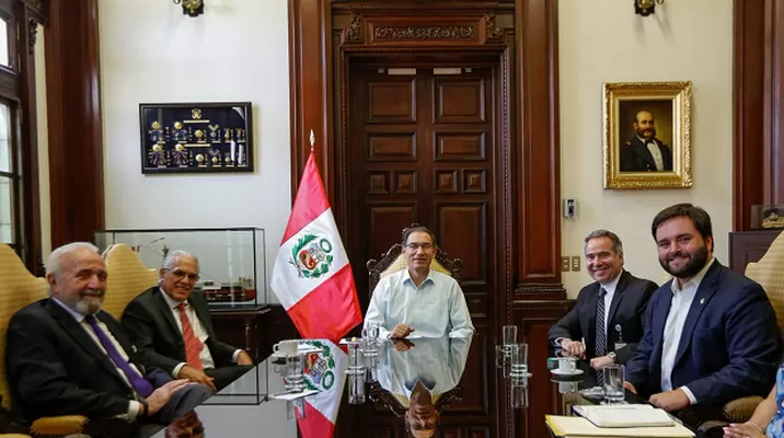 Bancada Liberal y Martín Vizcarra. Foto: Twitter bancada Liberal Bancada Liberal y Martín Vizcarra. Foto: Twitter bancada Liberal