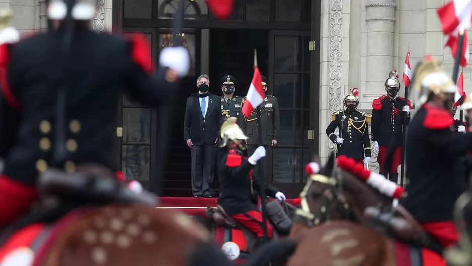 El presidente Francisco Sagasti encabezó la última ceremonia de cambio de guardia