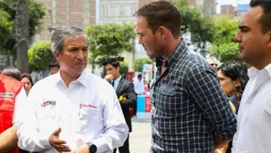 El ministro Pérez Reyes y el alcalde Forsyth recorrieron calles de Gamarra. Foto: Produce