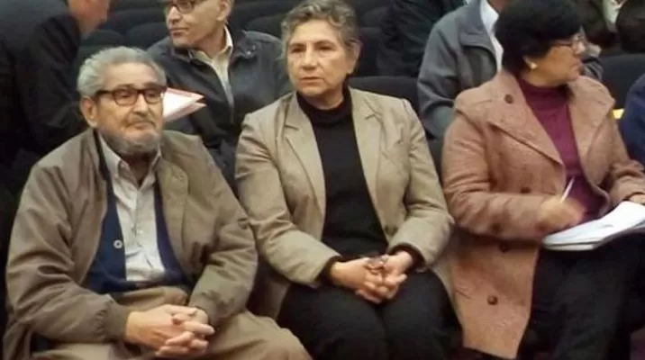 Elena Iparraguirre junto a Abimael Guzmán. Foto: Andina Elena Iparraguirre junto a Abimael Guzmán. Foto: Andina
