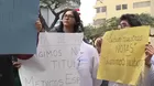 Protesta de médicos egresados de la Universidad Nacional Federico Villarreal por retraso en títulos de especialidad