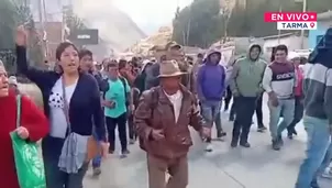 Transportistas y pobladores bloquean carretera central en Tarma por nuevo terminal