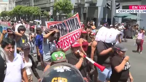 Protestan contra prohibición de almacenes en Barrios Altos. Foto y video: Canal N