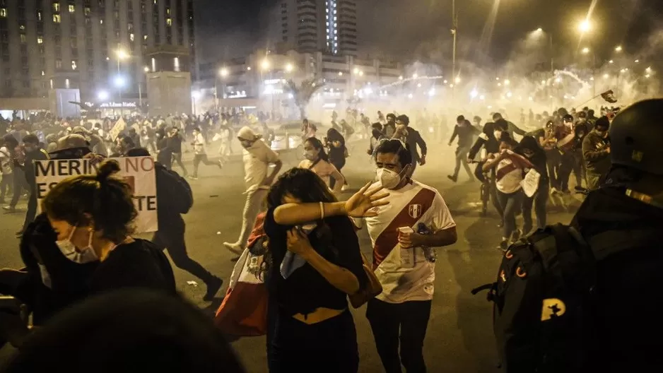 Dos heridos durante manifestación contra Merino. Foto: AFP