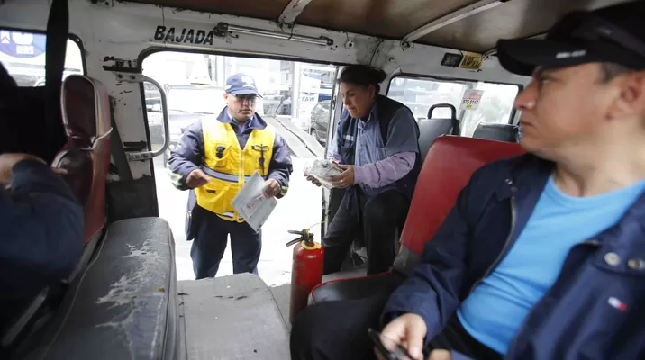Cilloniz criticó el estado de las unidades de transporte público que hoy se encuentran en paro. Foto: andina Cilloniz criticó el estado de las unidades de transporte público que hoy se encuentran en paro. Foto: andina
