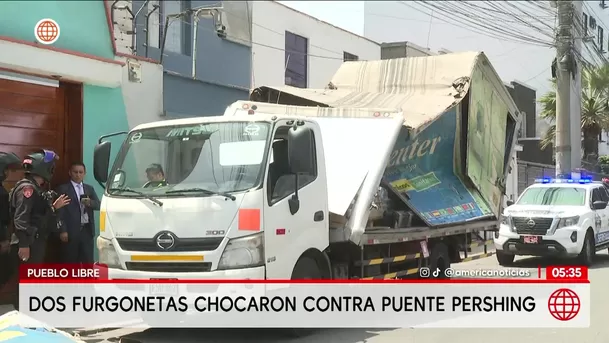 Pueblo Libre: Dos furgonetas chocan contra estructura del puente Pershing. Foto: América Noticias