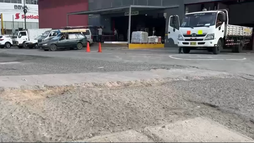 Mal estado de pistas en calle Carlos Mariotti causa problemas a conductores de Pueblo Libre