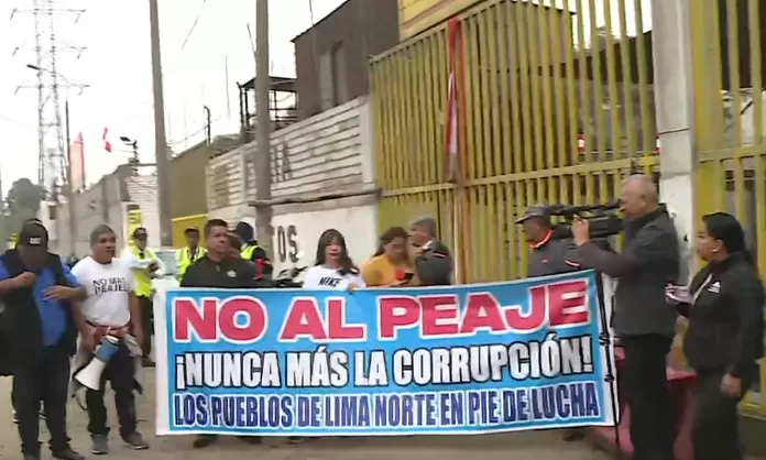 Vecinos de Puente Piedra protestan en contra del peaje de Rutas de Lima