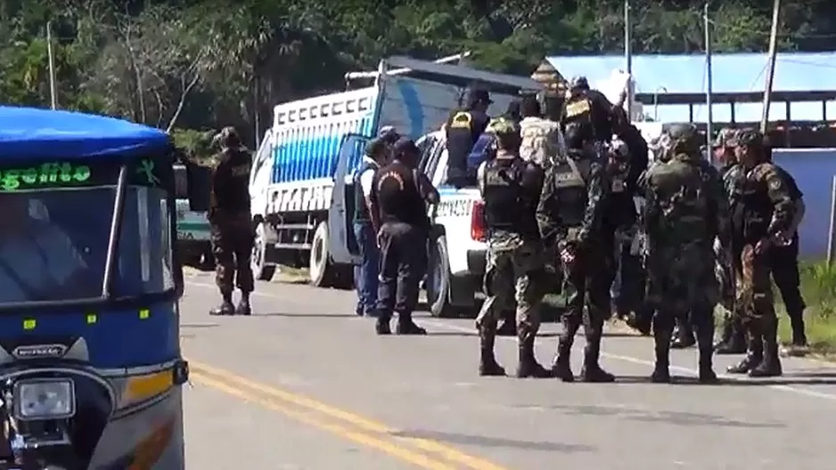 A través de un altavoz los comerciantes recibieron el anuncio. Foto: América Noticias