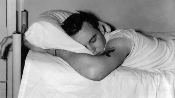 ¿Qué tan dañino es dormir con el televisor prendido? ¿Qué tan dañino es dormir con el televisor prendido?
