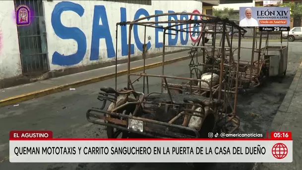 Queman mototaxis y carrito sanguchero en El Agustino. Foto: América Noticias Queman mototaxis y carrito sanguchero en El Agustino. Foto: América Noticias