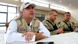 El ministro de Defensa, Rafael Belaúnde, respaldó al comandante general de la PNP, Óscar Arriola, tras la liberación de un ciudadano secuestrado en Trujillo. Afirmó que la ley fija un mandato de dos años para la jefatura policial y debe respetarse. Foto: Mindef. Video: Canal N