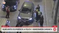 Raqueteros huyen y abandonan camioneta en Miraflores