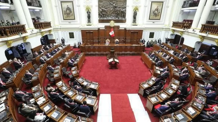 Comisión de Constitución aprobó dictamen que restituye reelección de alcaldes y gobernadores