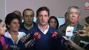 Renzo Reggiardo junto a su equipo de campaña. Foto y video: América Noticias