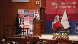  Jefe Nacional del RENIEC, Jorge Yrivarren, inaugurando el Seminario Internacional de Identificación y Desarrollo. (Vía: Twitter)