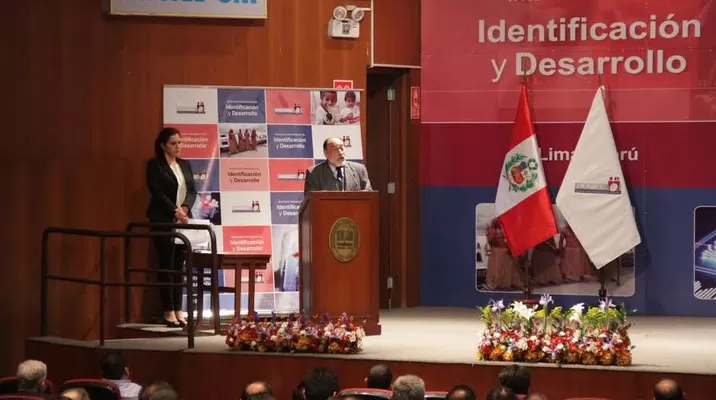 Jefe Nacional del RENIEC, Jorge Yrivarren, inaugurando el Seminario Internacional de Identificación y Desarrollo. (Vía: Twitter) Jefe Nacional del RENIEC, Jorge Yrivarren, inaugurando el Seminario Internacional de Identificación y Desarrollo. (Vía: Twitter)