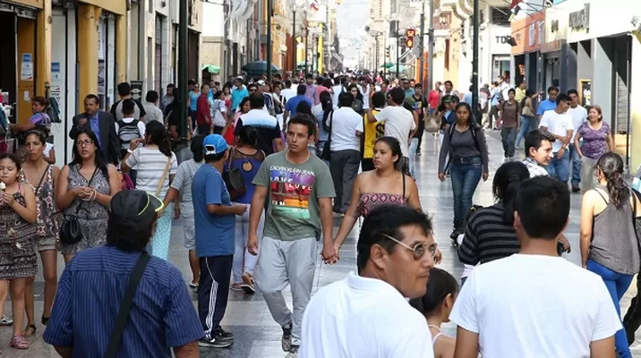 Peruanos en Lima. Foto referencial: Andina Peruanos en Lima. Foto referencial: Andina