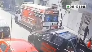 El alcalde fue extraído por personal del serenazgo de su distrito de una ambulancia que lo trasladaba al hospital Carlos Lanfranco Lahoz. / Video: América Noticias