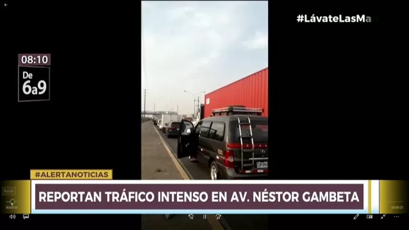 Reportan congestión vehicular en la avenida Néstor Gambetta