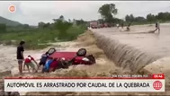 Rescate en Chiclayo: Auto fue arrastrado por caudal de quebrada