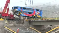 Retiran bus tras colapso del puente Chancay