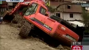 Vecinos piden ayuda para retirar el pesado vehículo / Video: América Noticias