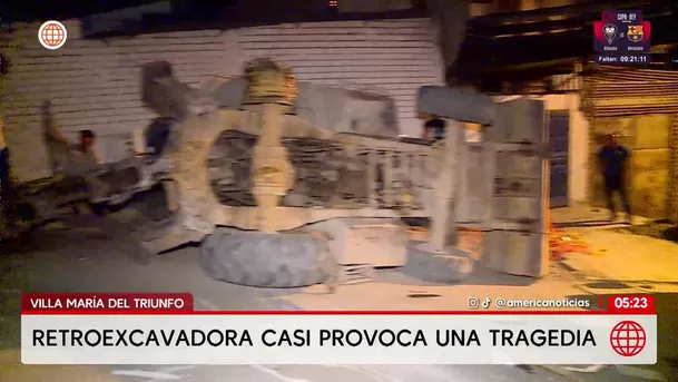 Retroexcavadora fuera de control causó graves daños en Villa María del Triunfo. Foto: América Noticias