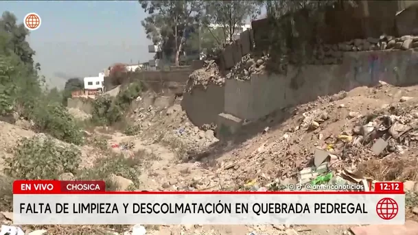 Riesgo en Chosica por falta de descolmatación en quebrada. Foto: América Noticias Riesgo en Chosica por falta de descolmatación en quebrada. Foto: América Noticias