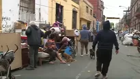 Las familias han decidido permanecer en las veredas para cuidar sus artefactos, colchones y otros artículos. / Video: Canal N