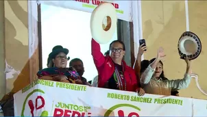 Roberto Sánchez lideró marcha y evalúa acciones legales contra el JNE. Foto y video: Canal N