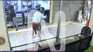 Delincuentes armados sometieron a trabajadores y huyeron en motocicletas tras romper vitrinas y robar joyas en pleno Centro de Lima. / Video: Canal N