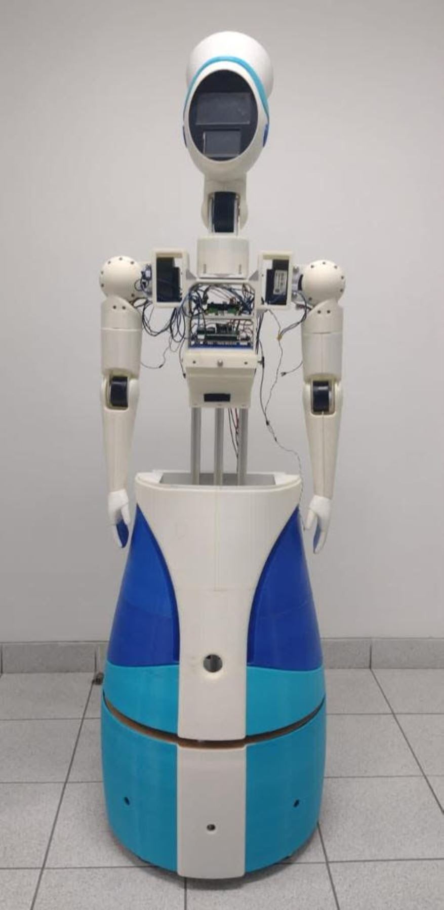 Robot humanoide integra inteligencia artificial para apoyo en terapia psicológica. Foto: PUCP