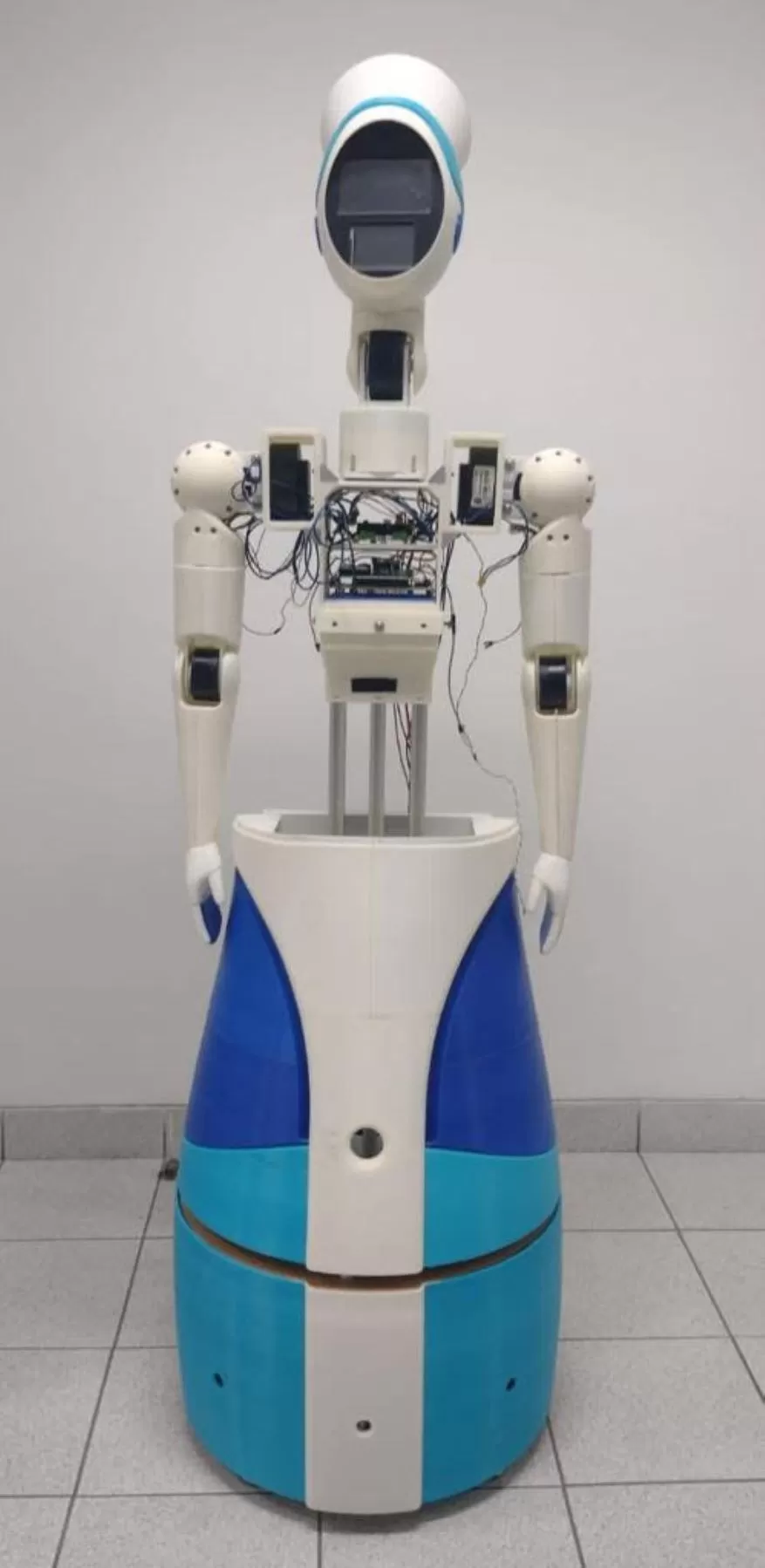 Robot humanoide integra inteligencia artificial para apoyo en terapia psicológica. Foto: PUCP