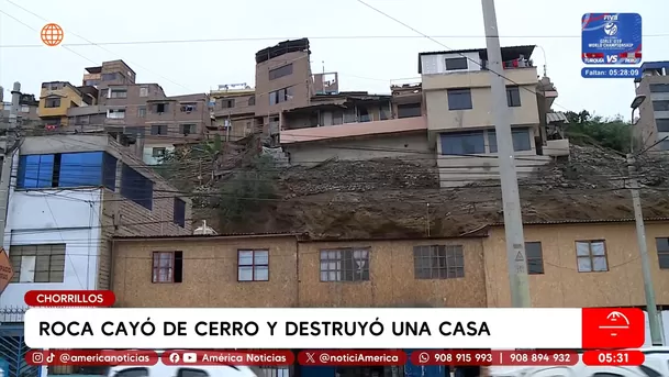 Roca cayó de cerro y destruyó una casa en Chorrillos. Foto: América Noticias